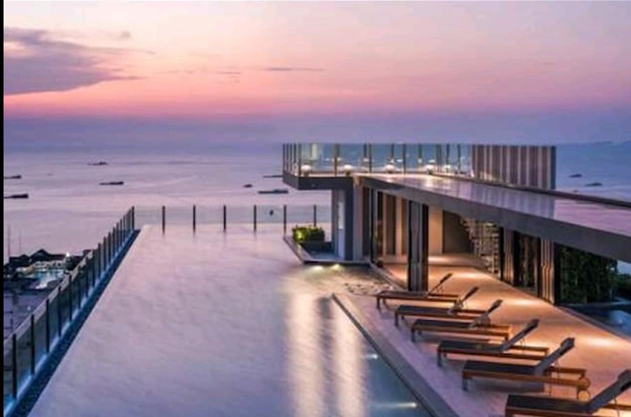 The Base Central Pattaya Exterior photo