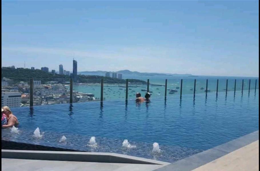 The Base Central Pattaya Exterior photo