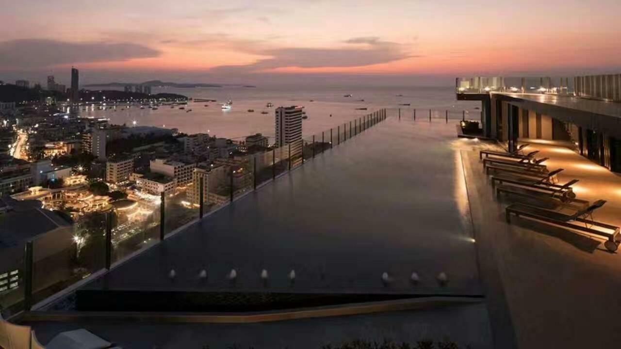 The Base Central Pattaya Exterior photo